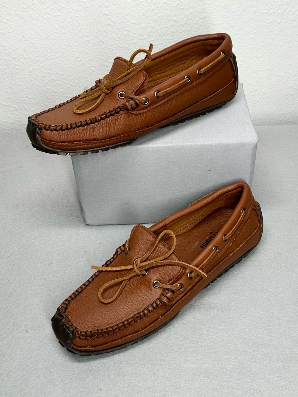 MINNETONKA Men's Moosehide Weekender Boat Style Moccasins